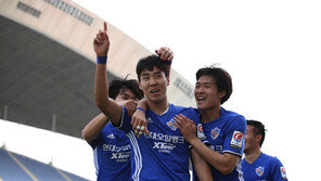 이정협·황의조 골 ‘역시 국가대표 클래스’