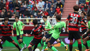 [현장 리포트] 전북 2경기 연속 레드카드…진짜 악몽은 ‘김창수 공백’