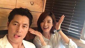 ‘1박2일’ 한효주, 과거 정우성과 다정 셀카…“감시하겠어요?”