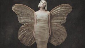 싱어송라이터 오로라, 이국적이고 꿈결 같은 음악 세계