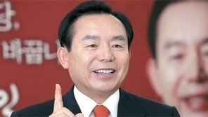 7선 도전 이인제, ‘안희정의 남자’ 김종민과 90표 내외 초접전 