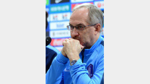 슈틸리케, 애지중지하던 유럽파에 경고 