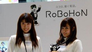 日 샤프, 사용자와 ‘음성대화’ 가능 로봇 형태 스마트폰 출시