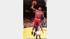 ‘황제’를 위협하는 커리 