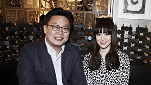 송혜교 ·서경덕, 中 창사 임시정부청사에 한글 안내서 1만부 기증