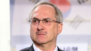 초등학생 소원에 부담 느끼며 진땀 뺀 슈틸리케