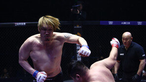 최홍만, 아오르꺼러 1분36초 만에 TKO