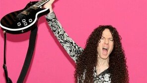 “일본어 재담, 기타 속주하듯 짜릿” 