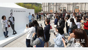 “송중기, 보고 싶지 말입니다” 팬미팅 4000명 몰려