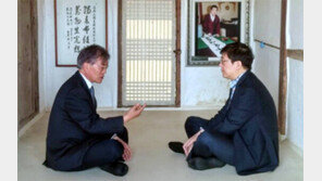 문재인, DJ생가 전격 방문…“정치적 해석 피하려 비공개 추진”  