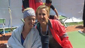 보스턴 마라톤 테러로 다리 잃은 여성, 3년 만에 ‘감동의 완주’