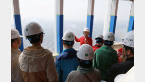 [Biz gallery] 롯데타워, 장애인 복지센터 훈련생 초청