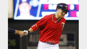 밀어쳐도 129m…박병호 ‘발코니 생긴 날’ 축포