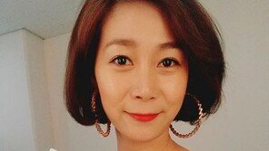 에스더 ‘슈가맨’ 출연 인증샷…“20년만 예능 출연, 중견가수 에스더”