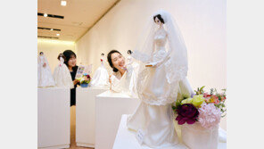 진짜 같은 드레스 인형