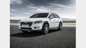 [CAR]1.6㎡에 달하는 파노라믹 루프, 탁 트인 시야에 탄성이 절로