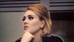 27세 여가수 아델 재산 1384억원…英 30세 이하 부자 가수 1위 