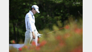 3승 도전 박성현, 샷 난조 끝에 이븐파