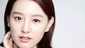 김지원, CF화보컷 공개 “투명 도자기 피부”…‘김지원 크림’ 매출 10배 ‘껑충’