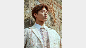 박보검, 중국 패션지서 지적인 매력 발산 “친한 배우는 송중기·차태현”