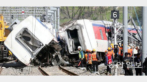 무궁화호 열차 과속으로 탈선… 기관사 숨져