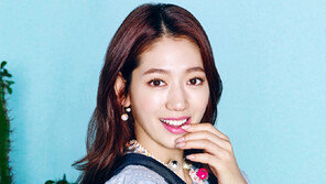 이랜드 로엠, 꽃놀이 데이트룩 제안 박신혜 화보 공개