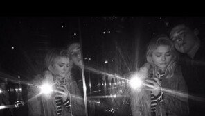 브루클린 베컴♡클로이 모레츠 열애설 인정? 흑백사진 속에서도 빛나는 두 얼굴!