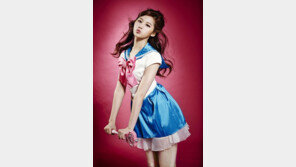 트와이스 사나 “세일러문 요술봉, 너무 무겁고 힘들었다”