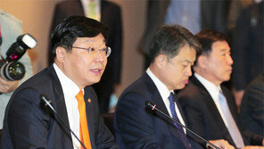 주형환 “부실기업 신속한 구조조정 유도”