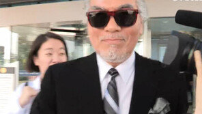 8년 잠적 나훈아, 이혼법정에 깜짝 등장