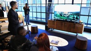 [It's Design]삼성전자, 가구? 가전?… 아름다운 TV로 관객 홀려