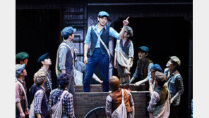 [양형모의 아이러브 스테이지] 신문팔이 소년들 거대 권력에 맞서다