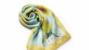 [Love&Gift]에스카다, 화사하고 우아하게, 꽃을 입다 