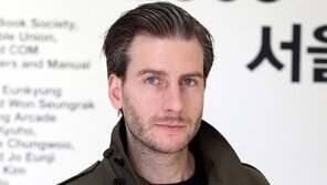 “나의 거의 모든 노래는 고독과 싸우는 풍경”