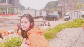 ‘마녀보감’ 윤시윤 사랑 김새론, “여러분 사진이에요 가져가시오”