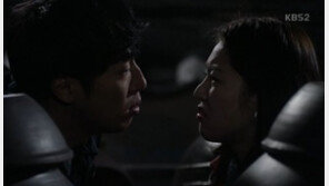 ‘국수의 신’ 공승연, 이상엽과 야릇한 분위기 ‘밀착 스킨십’