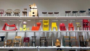 놀이도구가 된 의자… 놀이터 같은 전시장…