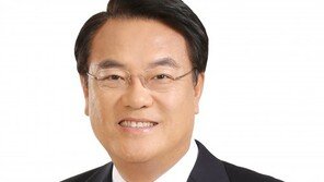 [속보]새누리당 새 원내대표에 정진석 “朴정부 마무리 투수 겸 정권교체의 선발투수 될 것”