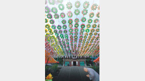 [부처님오신날]세상이 어둡다고요?  내 마음의 등부터  켜면 어떨까요… 