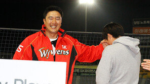 ‘데뷔승’ 문승원, 투수코치 보자마자 눈물…왜?