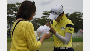 박성현 “파 17개 답답한 경기, 내일부터 적극적으로”