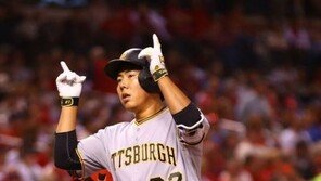 ‘킹캉’ 강정호, 시즌 첫 2루타…팀은 2-3敗