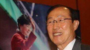 朴대통령, 신임 비서실장에 이원종 임명…靑참모진 인사 단행