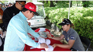 “조윤지 사인 받자”