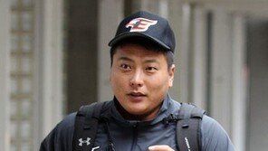 ‘4번 타자’ 김태균 끝모를 침묵…“부활 확신”VS“회복 불능” 한화 팬 설전