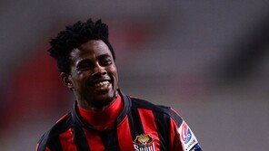 최용수 감독 “아드리아노, 뺏기고 싶지 않다”