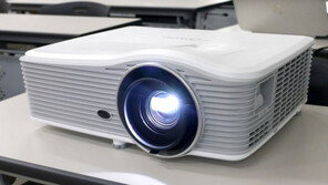 [리뷰] 대낮에도 선명, 옵토마 EH515 프로젝터