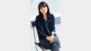 [책의 향기]“한강은 집요한 언니”… “서정적 문체, 센 주제”