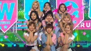 트와이스, ‘인기가요’서 2주 연속 1위에 “뿌잉뿌잉” 팬들 녹이는 애교