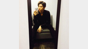 빅스 레오·라비, 멕시코 공연 중 쓰러져…공연 직전 레오가 올린 전신 거울 셀피 보니? 